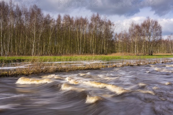 Traffic jam with waves in the Hunte near Bühren, Fischtreppe, Bühren, Wildeshausen, Lower Saxony, Germany