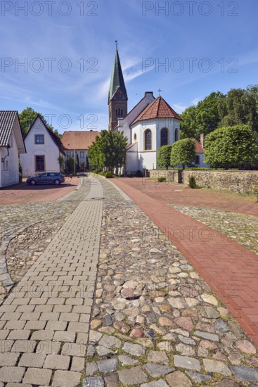 St. Paul's Church, general architecture, building, concrete paving stone walkway, paving stones and natural stones, sandstone wall, trees, blue sky, cirrus clouds, Am Burghof, district of Vörden, Neuenkirchen-Vörden, Vechta district, Lower Saxony, Germany