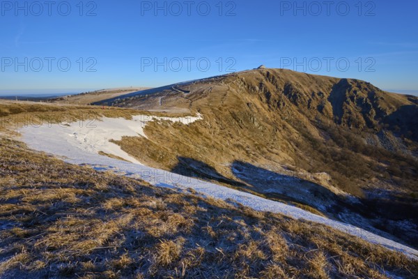 View over a snow-covered mountain landscape with clear skies and wide views, winter, Route de Cretes, Hohneck, La Bresse, Vosges, France