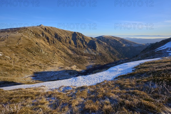 Extensive valley in the mountains, snowy, with clear skies and morning light, winter, Route de Cretes, Hohneck, La Bresse, Vosges, France