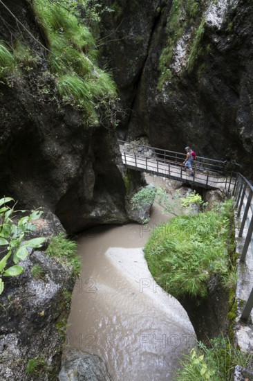 Almbachklamm, Berchtesgaden Biosphere Reserve, hikers, Almbach, Berchtesgaden Alps, Upper Bavaria, Germany