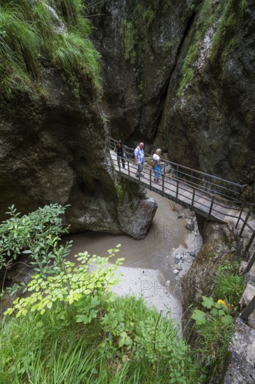 Almbachklamm, Berchtesgaden Biosphere Reserve, hikers, Almbach, Berchtesgaden Alps, Upper Bavaria, Germany