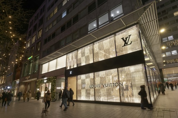 Louis Vuitton boutique on the Kö, illuminated façade, evening, luxury shopping, Düsseldorf, North Rhine-Westphalia, Germany