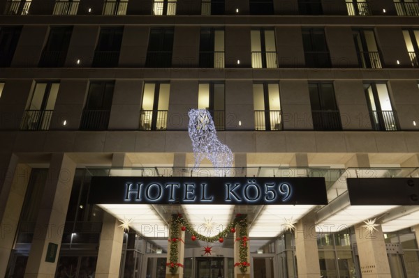 Hotel Kö 59, 5-star luxury hotel, Christmas decoration at the entrance, evening, Düsseldorf, North Rhine-Westphalia, Germany