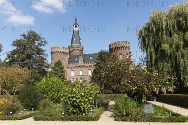 Historischer Kräutergarten, Parkanlage Museum Schloss Moyland, Bedburg-Hau, Lower Rhine, North Rhine-Westphalia, Germany