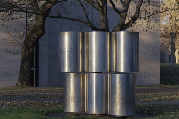 Movable plastic PA II by Günther Tollmann, stainless steel sculpture, Skulpturenpark Lehmbruck-Museum, Immanuel-Kant-Park, Duisburg, North Rhine-Westphalia, Germany