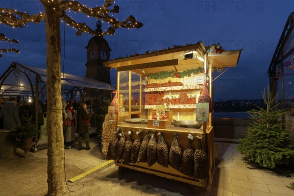 Illuminated chestnut stand at the Christmas market, roasted chestnuts, Düsseldorf Old Town, Düsseldorf, North Rhine-Westphalia, Germany