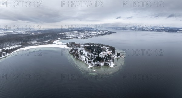The wintry and snowy Mainau island in Lake Constance with the pier and the baroque Mainau Castle, built between 1739 and 1746, behind it the village of Litzelstetten, aerial view, panorama, district of Constance, Baden-Württemberg, Germany