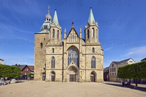 St. Victor church, general architecture, trees, blue sky, cirrus clouds, Kirchplatz, Damme, district of Vechta, Lower Saxony, Germany