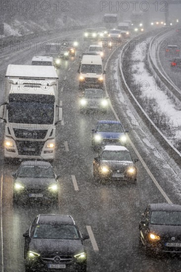 The onset of winter in North Rhine-Westphalia, heavy snowfall, A3 motorway near Hilden, near Ohligser Heide rest area, snow-covered roads, traffic is sometimes just slowing down, North Rhine-Westphalia, Germany