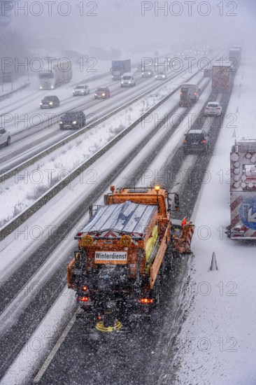 The onset of winter in North Rhine-Westphalia, heavy snowfall, A3 motorway near Hilden, near Ohligser Heide rest area, snow-covered roads, winter service at the motorway maintenance department with clearing vehicles, traffic is sometimes just stalling, North Rhine-Westphalia, Germany