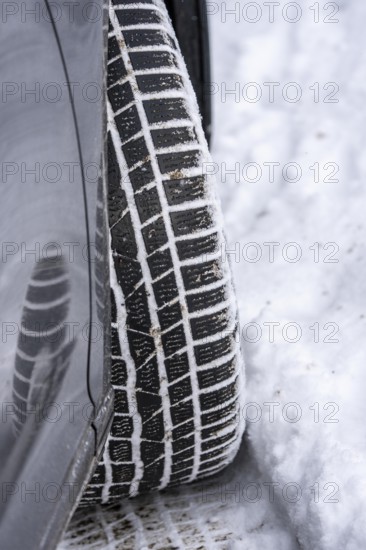 Winter tires, cars, in snow, tread