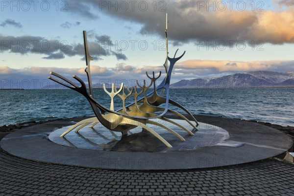 Sólfar sculpture, Solfar, sunrise, steel Viking ship by Jón Gunnar Árnason, evening with a view of the Atlantic Ocean, Reykjavik, Iceland