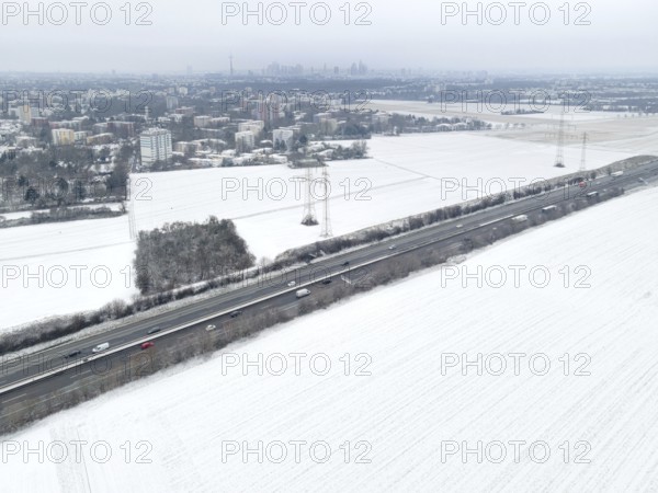 The fields in the north-west of Frankfurt am Main covered in snow. (Aerial view with a drone) On this area of around 550 hectares, between Praunheim, Nordweststadt, Niederursel and the neighbouring communities of Steinbach and Weißkirchen, the new Quartiere district with 6, 800 flats for 17, 000 people and 5, 000 new jobs is to be built along the A5 federal motorway. The project is expected to cost around 1 billion euros, Northwest, Frankfurt am Main, Hesse, Germany