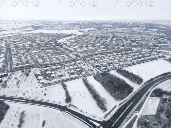The Riedberg district of Frankfurt and the surrounding area are covered with snow, Riedberg, Frankfurt am Main, Hesse, Germany