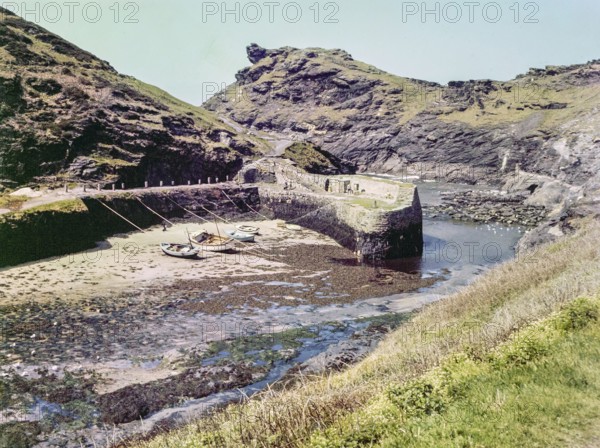 River Valency river mouth, harbour wall at fishing port village of Boscastle, Cornwall, England, UK