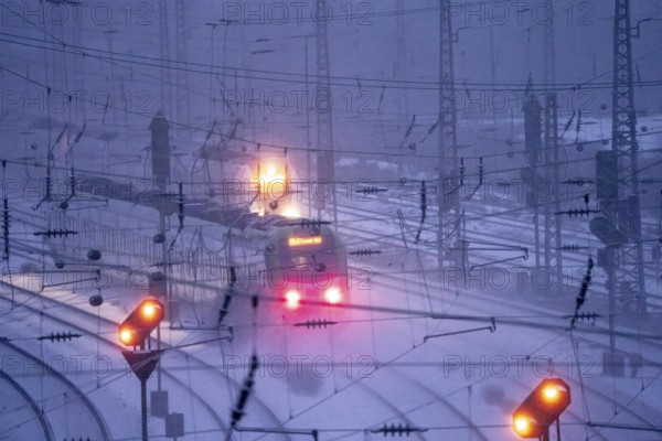 Winter weather, snowfall, regional train train, regional traffic, on the route east, in front of Essen main station, regional transport North Rhine-Westphalia, Germany
