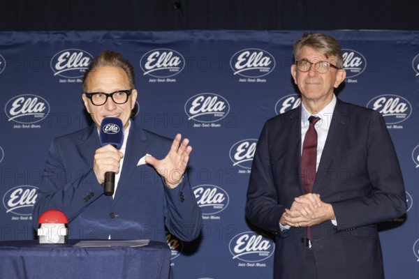 Station manager Oliver Dunk and the Federal Government Commissioner for Culture and the Media (BKM) Dr Wolfram Weimer press the red button at 12:00 noon and Ella goes on air. 05.01.2026 at the Zig Zag Jazz Club
