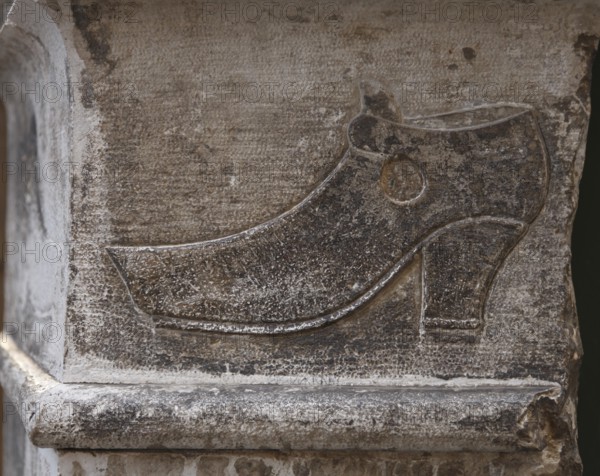 Reference to the former school of shoemakers, this school only taught how to make shoes, not slippers, Venice, Italy