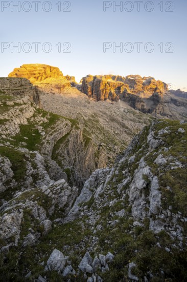 View of rocky mountain peaks of the Brenta Mountains at sunset, Alpenglühen, mountain landscape on the Grosté Plateau, Brenta, Parco Naturale Brenta-Adamello, Trentino, Italy