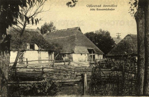Baltic resort Arendsee, farmhouse, thatched, Kühlungsborn, Rostock district, Mecklenburg-Western Pomerania, until 1938 place name of the western district of Kühlungsborn, Germany, postcard, view around 1900 - 1910, historical, digital reproduction of a historical postcard, authentic, public domain, from that time, exact date unknown