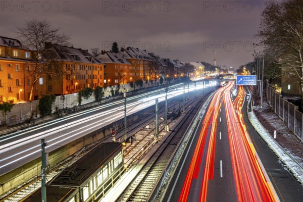 Autobahn A40, Ruhrschnellweg, near Essen at the Frohnhausen junction, evening traffic in winter, residential buildings directly on the 4-lane motorway, North Rhine-Westphalia, Germany