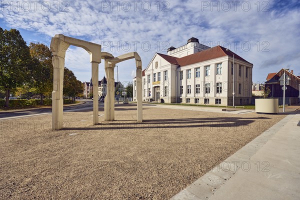 Reigen concrete sculpture, sculptor Julia Hansen, state archive, historic building, street, trees, blue sky, altocumulus clouds, cumulus clouds, Klosterstraße, Graf-Schack-Allee, Schwerin, state capital, district-free city, Mecklenburg-Western Pomerania, Germany