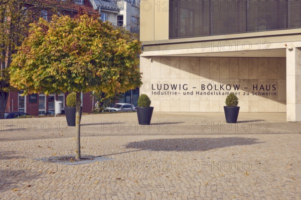 Ludwig-Bölkow-Haus, Chamber of Industry and Commerce, IHK, Bürgschaftsbank, commercial building, modern architecture, square of paving stones, planters with common boxwood (Buxus sempervirens), trees, Norway maple (Acer platanoides), shade, general architecture, building, facade with windows, Graf-Schack-Allee, Schwerin, state capital, independent city, Mecklenburg-Western Pomerania, Germany