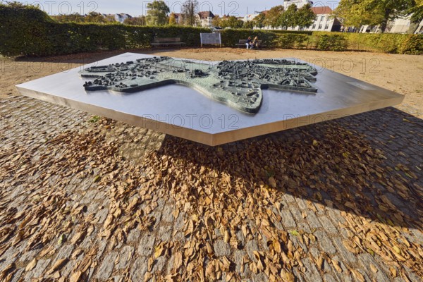 Metal relief, garden, trees, hedge, lawn, fallen leaves, sunlight, Schwerin, state capital, district-free city, Mecklenburg-Western Pomerania, Germany