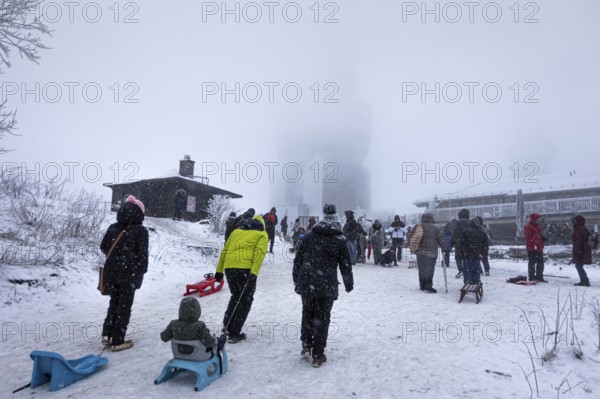After the snowfall of the last few days, many people have come to the Großer Feldberg in the Taunus (Hesse) to go sledging, Großer Feldberg im Taunus, Schmitten, Hesse, Germany