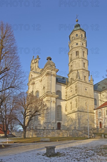 Late Baroque monastery church in winter with snow, courtyard, Benedictine monastery, Neresheim, Härtsfeld, Swabian Jura, Baden-Württemberg, Germany