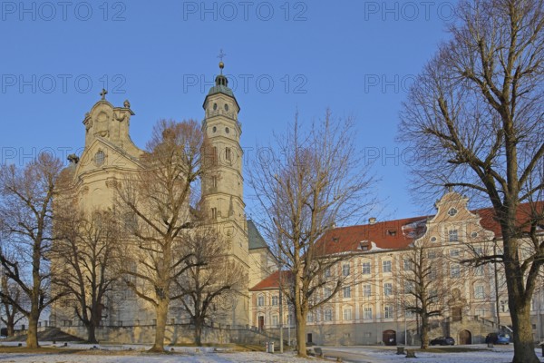Late Baroque monastery church in winter with snow, courtyard, Benedictine monastery, Neresheim, Härtsfeld, Swabian Jura, Baden-Württemberg, Germany