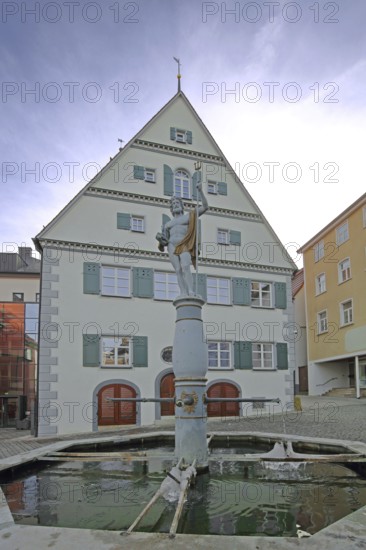 Amtshaus with fountain and Neptune sculpture, Roman water god, historic half-timbered house, Neptune fountain, market square, Bopfingen, Härtsfeld, Swabian Jura, Baden-Württemberg, Germany