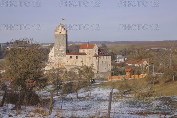 Katzenstein Castle built in 11th century in winter with snow, landscape, Dischingen, Härtsfeld, Swabian Jura, Baden-Württemberg, Germany