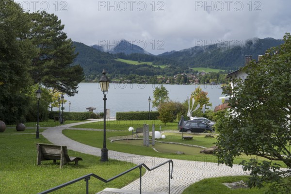 View of the lake from the Tegernsee spa park towards Bad Wiessee, Tegernsee, Upper Bavaria, Bavaria, Germany