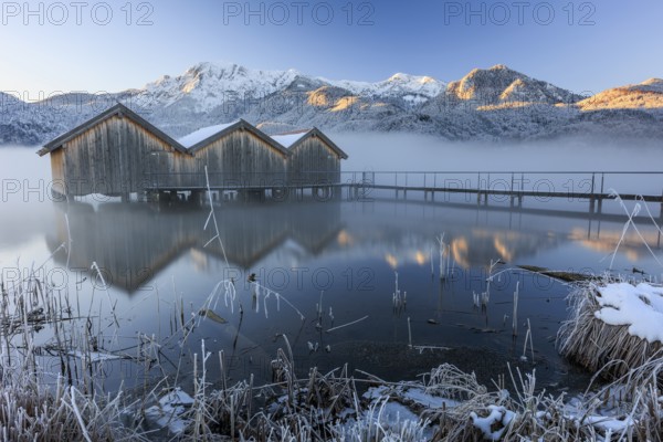 Huts, fishing huts, lake, reflection, snow, cold, fog, mountains, winter, morning light, ice, Schlehdorf, Lake Kochel, view of Herzogstand, Heimgarten, Bavarian Alps, Bavaria, Germany