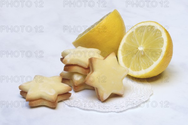 Lemon cookies, lemon cookies, filled with lemon curd