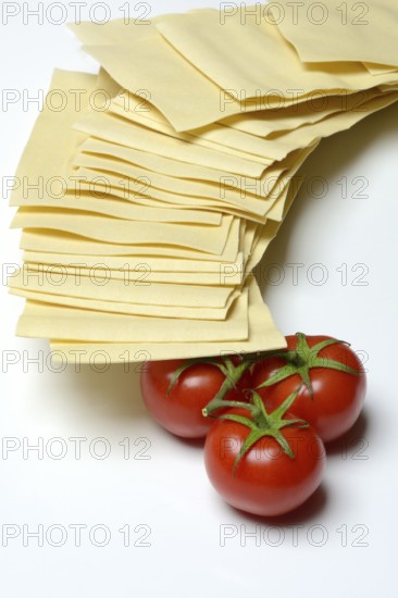 Lasagna, dried lasagna leaves with tomatoes