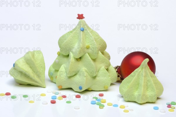Meringue in the shape of a Christmas tree, Christmas cookies, meringue
