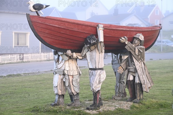 Statue of fishermen, Vardø, Finnmark, Norway