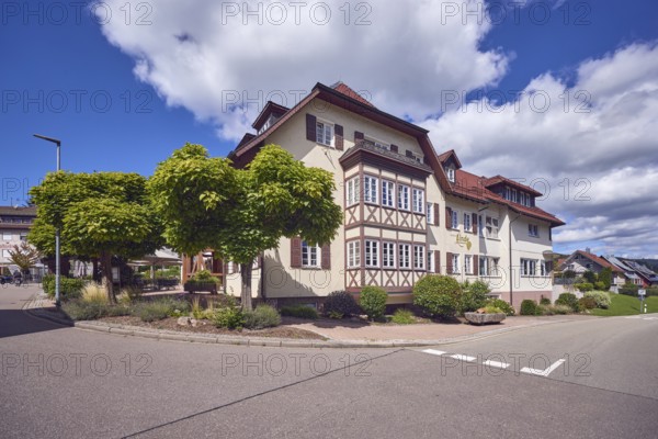 Gasthaus Lime tree, restaurant, hotel, house, general architecture, lantern, streets, pavement, trees, Southern Catalpa (Catalpa bignonioides), blue sky, cumulus clouds, intersection main street with Unterdorf, Hofstetten, Black Forest, Ortenaukreis, Baden-Württemberg, Germany