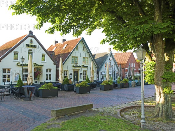 Row of houses, village square, town center, Greetsiel, Municipality Krummhörn, East Frisia, Germany