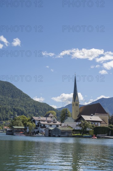 View from Malerwinkel of the village with parish church of St. Lawrence, Rottach-Egern, Upper Bavaria, Bavaria, Germany