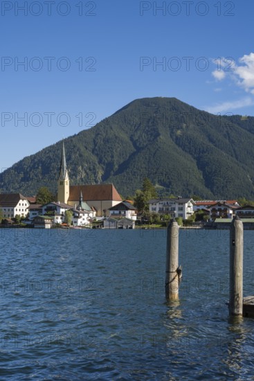 View from Malerwinkel of the village with parish church of St. Lawrence, behind Wallberg, Rottach-Egern, Upper Bavaria, Bavaria, Germany