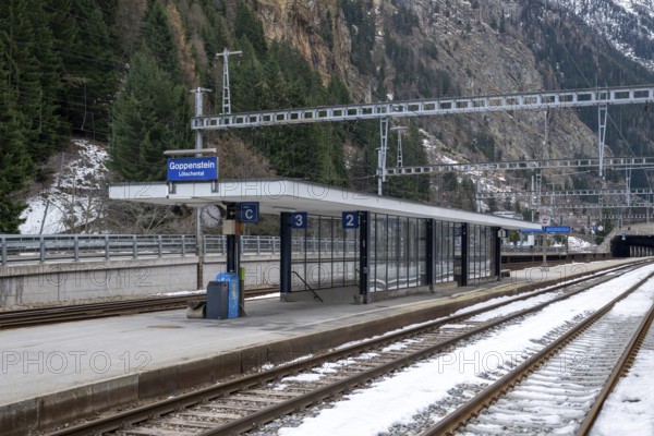 Bahnsteig Goppenstein railway station, Valais, Switzerland