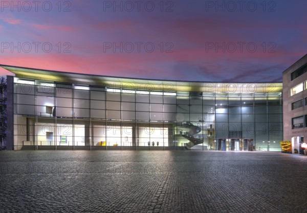 Neues Museum, State Museum of Art and Design in the evening, Luitpoldstr. 5, Nuremberg, Middle Franconia, Bavaria, Germany