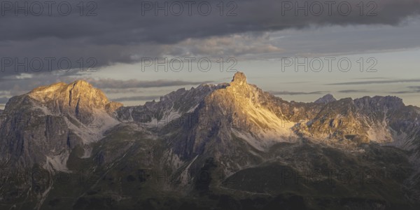 Sunrise on the Mindelheim via ferrata, a mountain range with the three sheep alpine heads up to the Fiderescharte, 2214 m, Allgäu Alps, Bavaria, Germany
