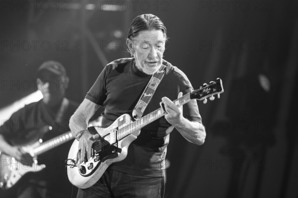 Chris Rea, singer and guitarist Christopher Anton Chris Rea live on Road Songs for Lovers tour at Berlin's Tempodrom on 30.10.2017