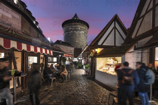 Evening atmosphere in the Handwerkerhof during Advent, the Königstorturm in the back, built around 1550, Nuremberg, Middle Franconia, Bavaria, Germany