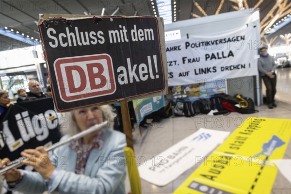 Project opponents demonstrate in front of the conference room. Special meeting of the Stuttgart 21 steering committee with railway manager Evelyn Palla and Minister-President Winfried Kretschmann. The reason for the crisis meeting is the renewed delay in the opening date for the billion-dollar project. Stuttgart, Baden-Württemberg, Germany
